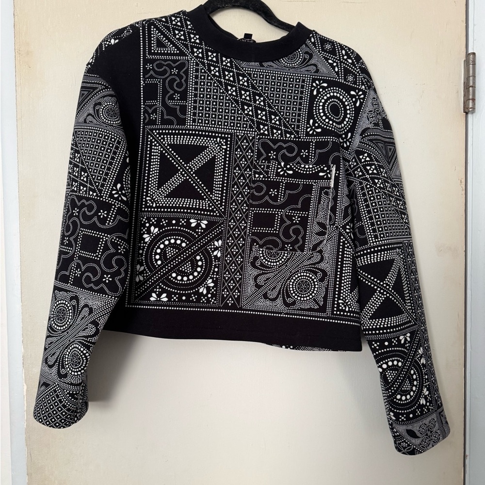 Black and White Patterned Sweatshirt